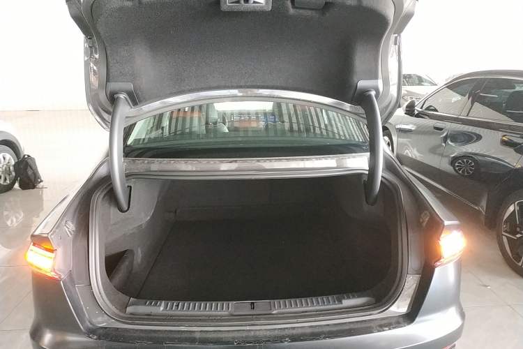 Used Lincoln Z 2024 2.0T Prestige Edition Trunk