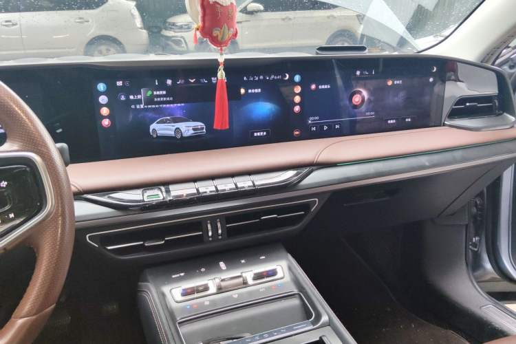 Used Lincoln Z 2024 2.0T Two-Wheel Drive Luxury Hybrid Version Audio And AC Panel