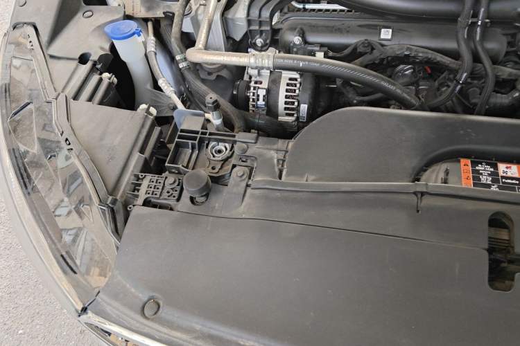 Used Lincoln Z 2024 2.0T Prestige Edition Engine Bay Right