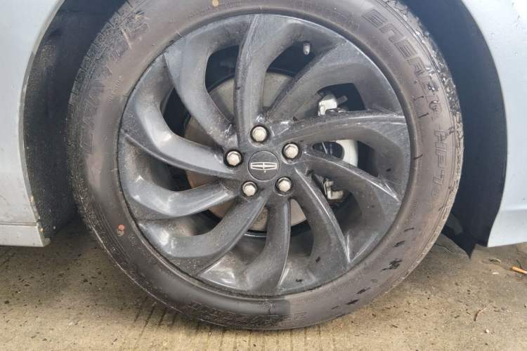 Used Lincoln Z 2024 2.0T Two-Wheel Drive Luxury Hybrid Version Right Front Wheel Hub