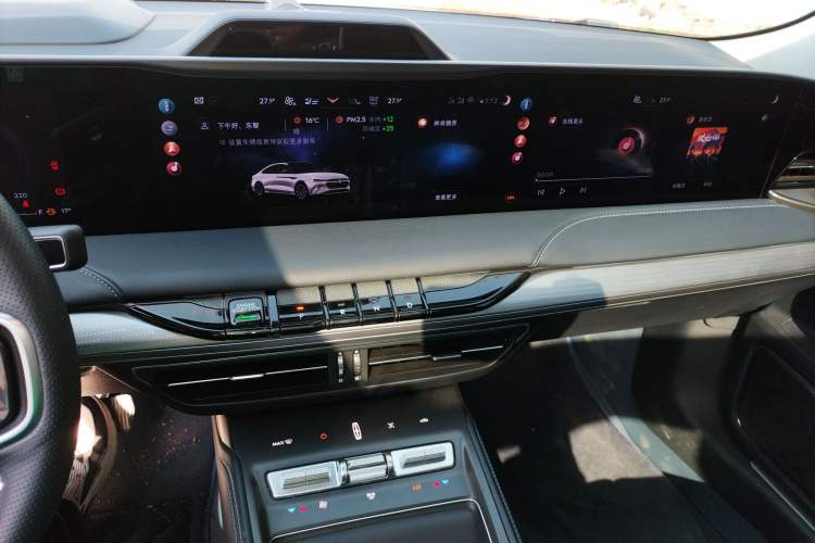 Used Lincoln Z 2024 2.0T Two-Wheel Drive Prestige Hybrid Version Audio And AC Panel