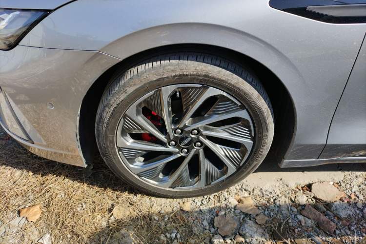 Used Lincoln Z 2024 2.0T Two-Wheel Drive Prestige Hybrid Version Left Front Wheel Hub