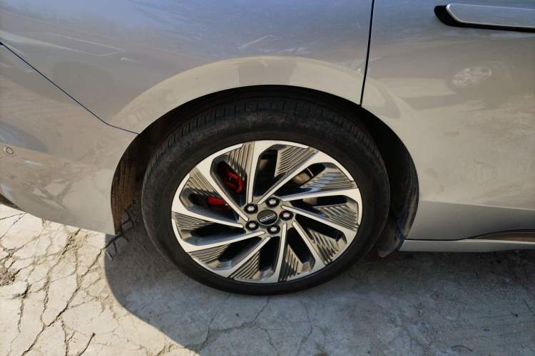 Used Lincoln Z 2024 2.0T Two-Wheel Drive Prestige Hybrid Version Right Rear Wheel Hub