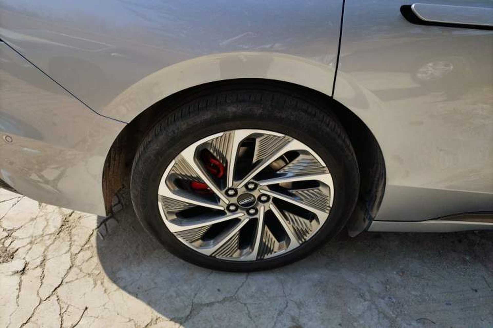 Used Lincoln Z 2024 2.0T Two-Wheel Drive Prestige Hybrid Version Right Rear Wheel Hub
