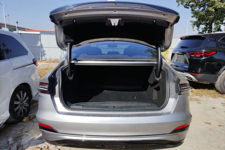 Used Lincoln Z 2024 2.0T Two-Wheel Drive Prestige Hybrid Version Trunk
