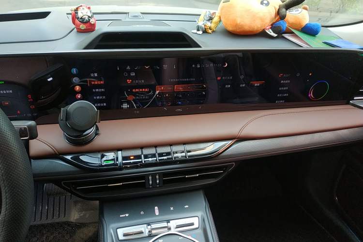 Used Lincoln Z 2024 2.0T Two-Wheel Drive Luxury Hybrid Version Audio And AC Panel
