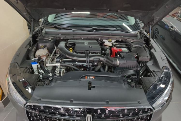 Used Lincoln Z 2024 2.0T Prestige Edition Engine Bay