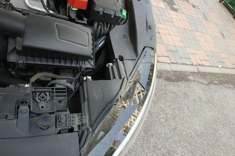 Used Lincoln Z 2024 2.0T Two-Wheel Drive Luxury Hybrid Version Engine Bay Left