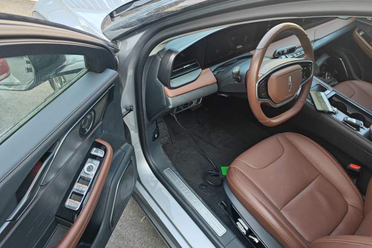 Used Lincoln Z 2024 2.0T Two-Wheel Drive Luxury Hybrid Version Interior 3