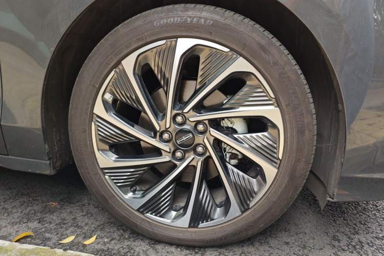 Used Lincoln Z 2024 2.0T Two-Wheel Drive Luxury Hybrid Version Right Front Wheel Hub