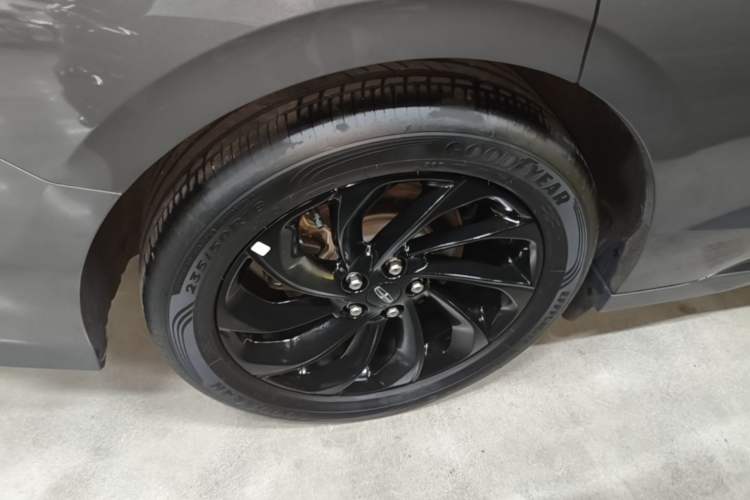 Used Lincoln Z 2024 2.0T Two-Wheel Drive Luxury Hybrid Version Right Rear Wheel Hub