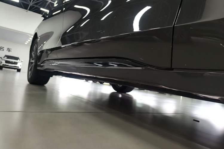 Used Lincoln Z 2024 2.0T Prestige Edition Right Side Sill