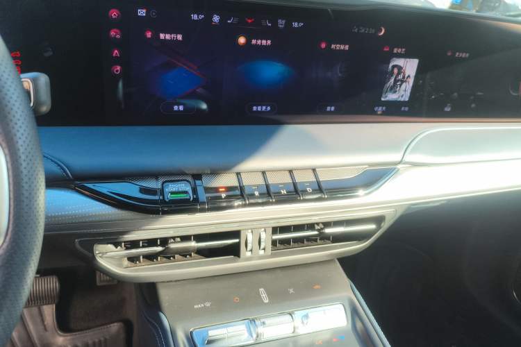 Used Lincoln Z 2024 2.0T Two-Wheel Drive Prestige Hybrid Version Audio And AC Panel