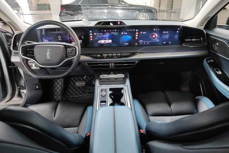 Used Lincoln Z 2024 2.0T Two-Wheel Drive Prestige Hybrid Version Center Console