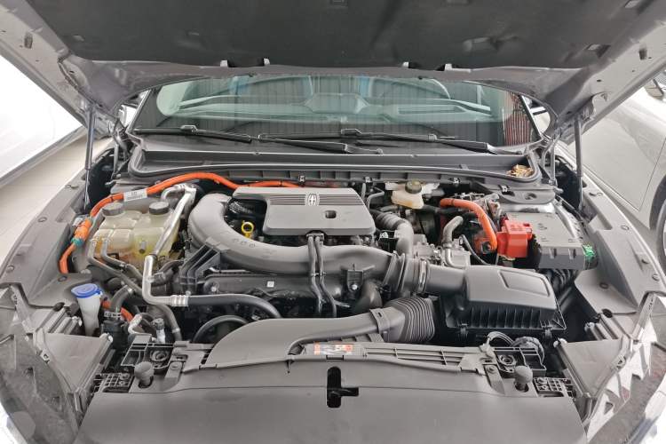 Used Lincoln Z 2024 2.0T Two-Wheel Drive Prestige Hybrid Version Engine Bay
