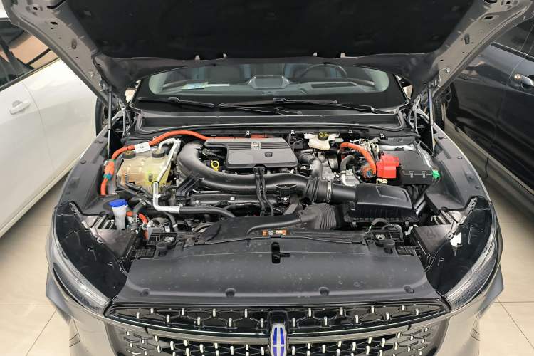 Used Lincoln Z 2024 2.0T Two-Wheel Drive Prestige Hybrid Version Engine Bay
