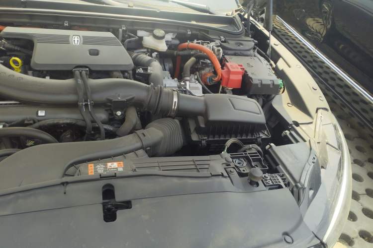Used Lincoln Z 2024 2.0T Two-Wheel Drive Luxury Hybrid Version Engine Bay Left