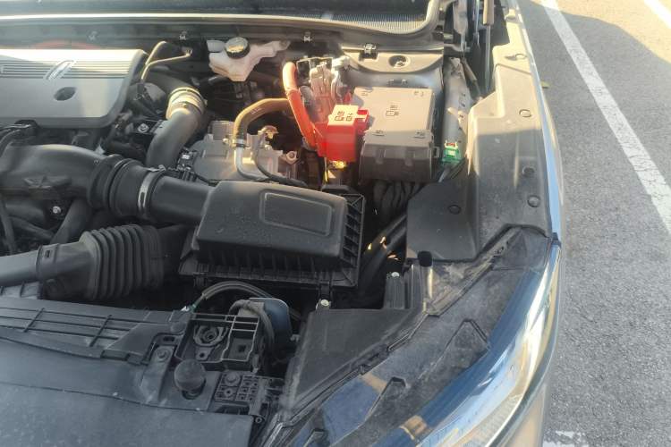 Used Lincoln Z 2024 2.0T Two-Wheel Drive Prestige Hybrid Version Engine Bay Left