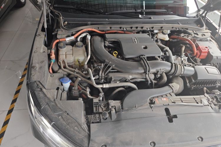 Used Lincoln Z 2024 2.0T Two-Wheel Drive Luxury Hybrid Version Engine Bay Right