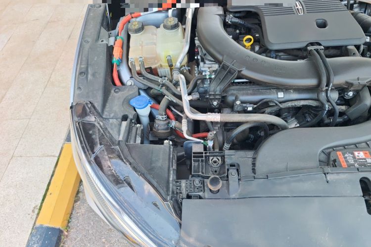 Used Lincoln Z 2024 2.0T Two-Wheel Drive Luxury Hybrid Version Engine Bay Right