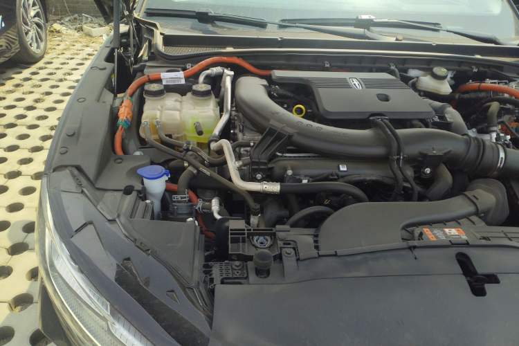 Used Lincoln Z 2024 2.0T Two-Wheel Drive Luxury Hybrid Version Engine Bay Right
