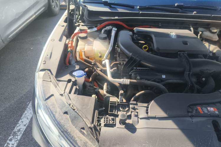 Used Lincoln Z 2024 2.0T Two-Wheel Drive Prestige Hybrid Version Engine Bay Right