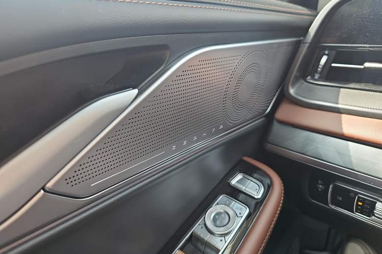 Used Lincoln Z 2024 2.0T Two-Wheel Drive Luxury Hybrid Version Interior 3