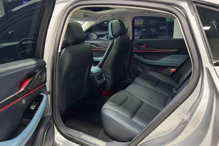Used Lincoln Z 2024 2.0T Two-Wheel Drive Prestige Hybrid Version Left Rear Seat