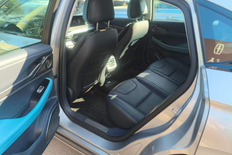 Used Lincoln Z 2024 2.0T Two-Wheel Drive Prestige Hybrid Version Left Rear Seat
