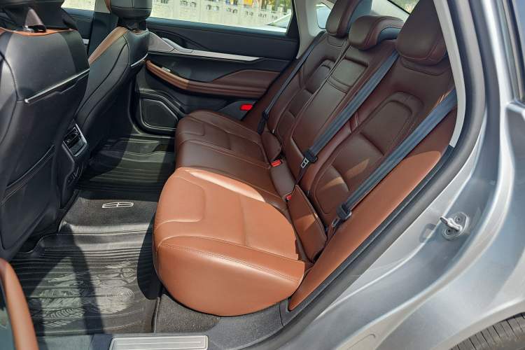 Used Lincoln Z 2024 2.0T Two-Wheel Drive Luxury Hybrid Version Left Rear Seat