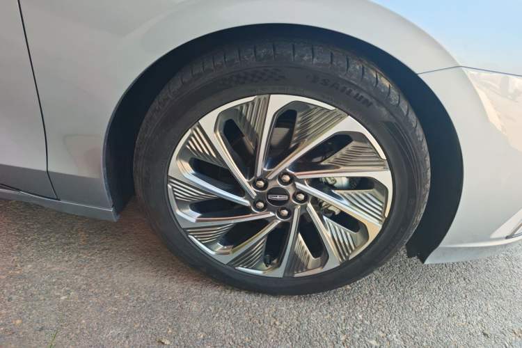Used Lincoln Z 2024 2.0T Two-Wheel Drive Luxury Hybrid Version Right Front Wheel Hub