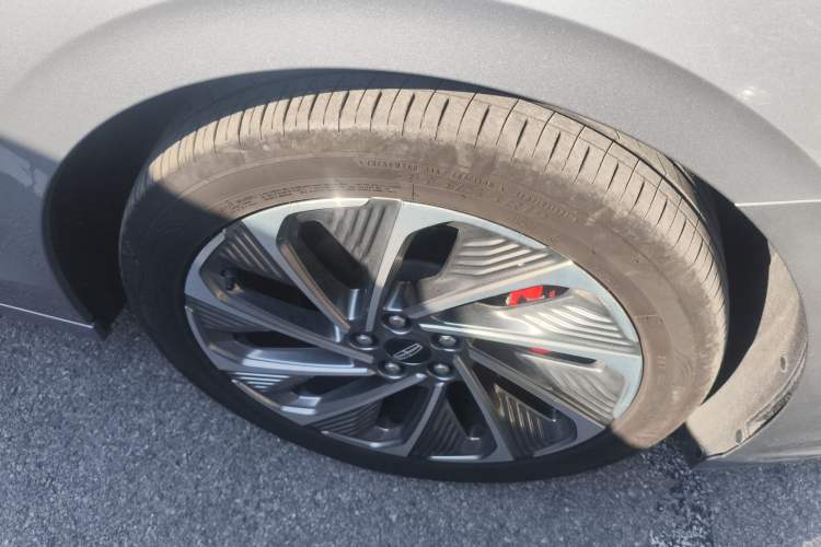 Used Lincoln Z 2024 2.0T Two-Wheel Drive Prestige Hybrid Version Right Front Wheel Hub