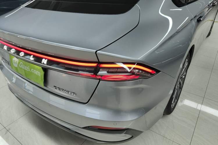 Used Lincoln Z 2024 2.0T Two-Wheel Drive Prestige Hybrid Version Right Rear Taillight