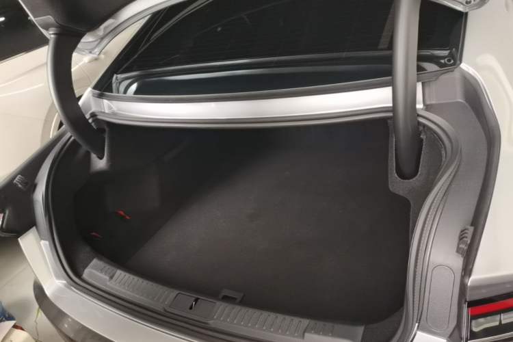 Used Lincoln Z 2024 2.0T Two-Wheel Drive Prestige Hybrid Version Trunk