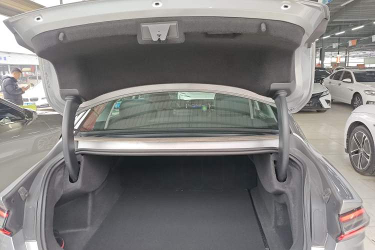 Used Lincoln Z 2024 2.0T Two-Wheel Drive Prestige Hybrid Version Trunk