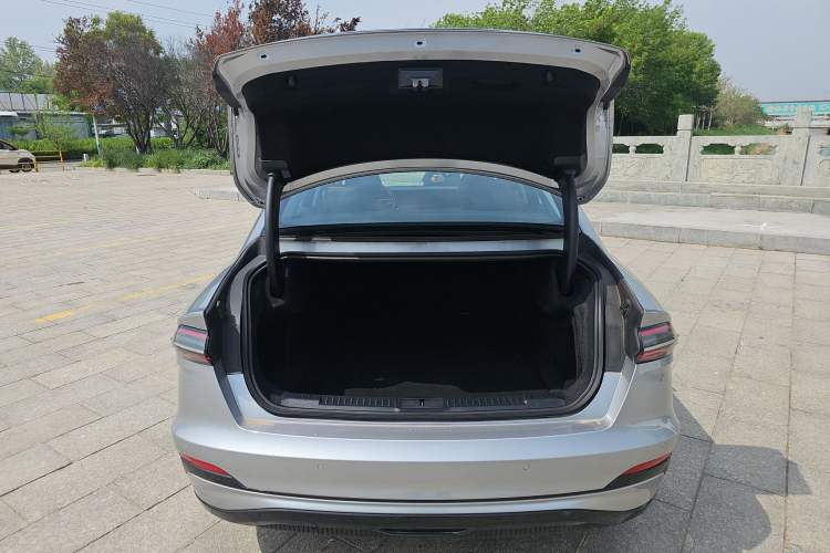 Used Lincoln Z 2024 2.0T Two-Wheel Drive Luxury Hybrid Version Trunk