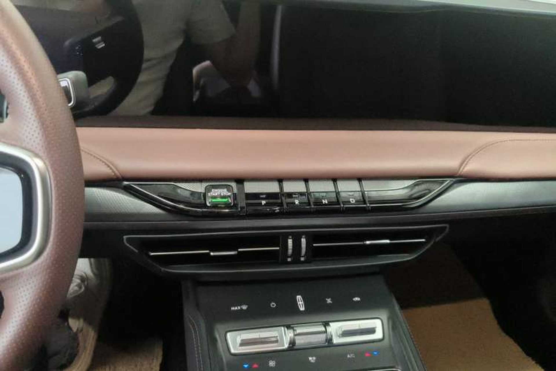 Used Lincoln Z 2024 2.0T Two-Wheel Drive Luxury Hybrid Version Audio And AC Panel