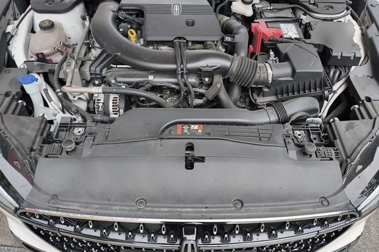 Used Lincoln Z 2024 2.0T Prestige Edition Engine Bay