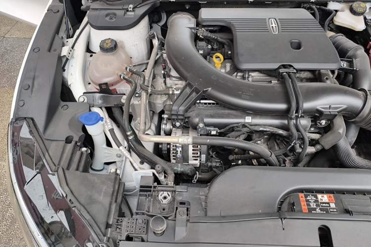 Used Lincoln Z 2024 2.0T Prestige Edition Engine Bay Right