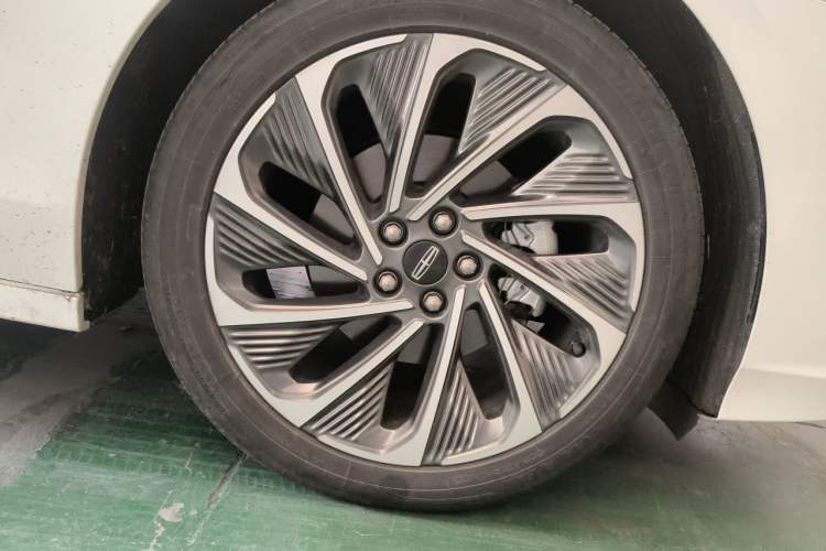 Used Lincoln Z 2024 2.0T Two-Wheel Drive Luxury Hybrid Version Right Front Wheel Hub