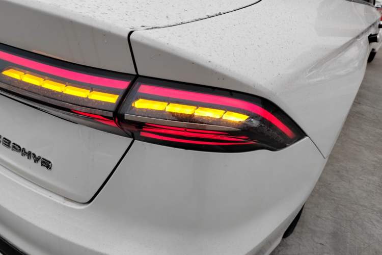 Used Lincoln Z 2024 2.0T Prestige Edition Right Rear Taillight