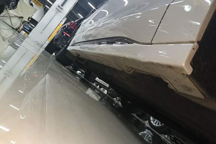 Used Lincoln Z 2024 2.0T Prestige Edition Right Side Sill