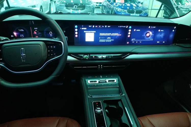 Used Lincoln Z 2025 2.0T Prestige Edition Audio And AC Panel