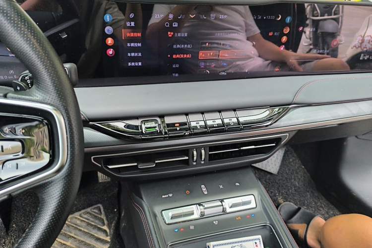 Used Lincoln Z 2025 2.0T Prestige Edition Audio And AC Panel