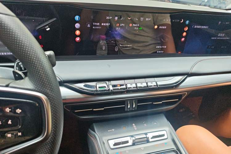 Used Lincoln Z 2025 2.0T Prestige Edition Audio And AC Panel