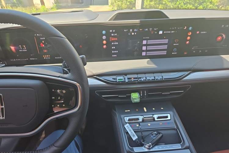 Used Lincoln Z 2025 2.0T Luxury Edition Audio And AC Panel
