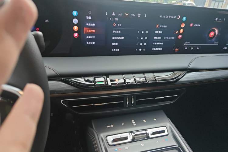 Used Lincoln Z 2025 2.0T Prestige Edition Audio And AC Panel