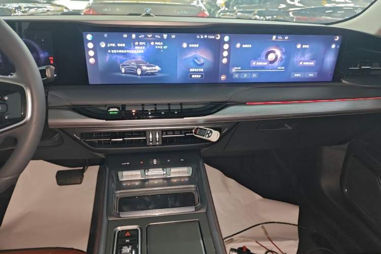 Used Lincoln Z 2025 2.0T Prestige Edition Audio And AC Panel