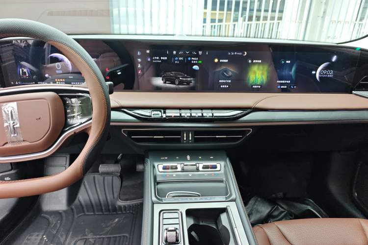 Used Lincoln Z 2025 2.0T Prestige Hybrid Edition Audio And AC Panel