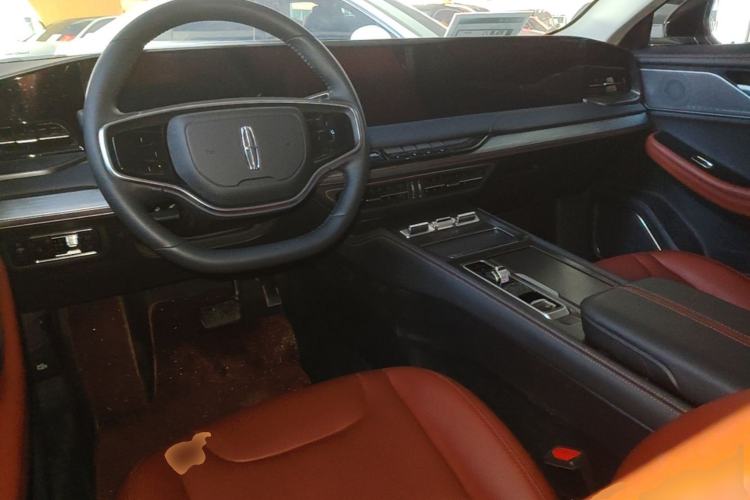 Used Lincoln Z 2025 2.0T Prestige Edition Center Console